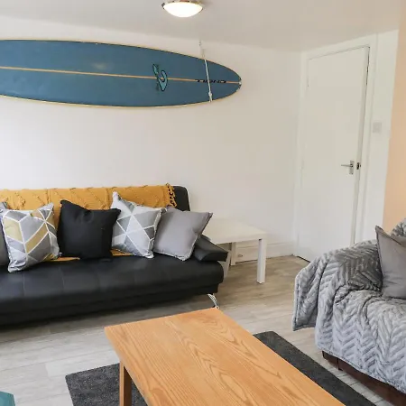 The Surfers Bolt Hole * ويتبي